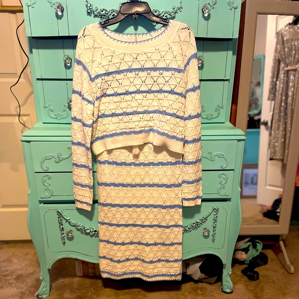 L 2 pc crochet pencil skirt set